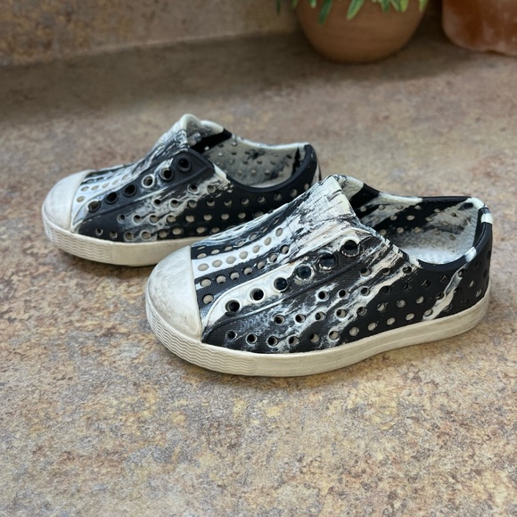 Native toddler slip on shoes - Picture 1 of 7
